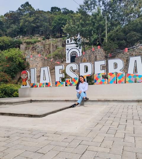 “La Esperanza” letters in a square