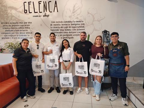 A group at the Gelenca coffee shop